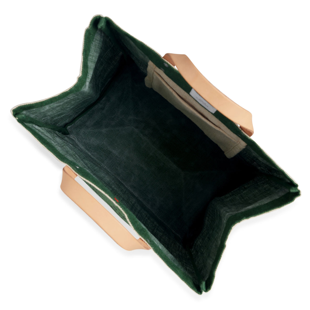 description_Spacious inner area with room for everything. Plus water-resistant lining.